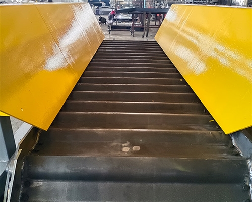 鱗板輸送機
